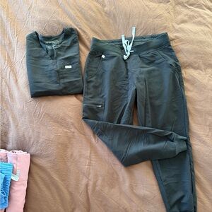 Figs Black Scrub Set